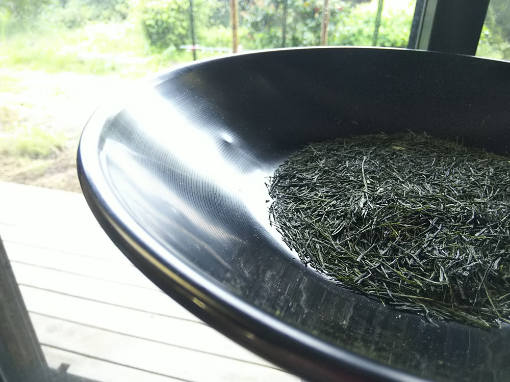 外観　形や色・ツヤを見る